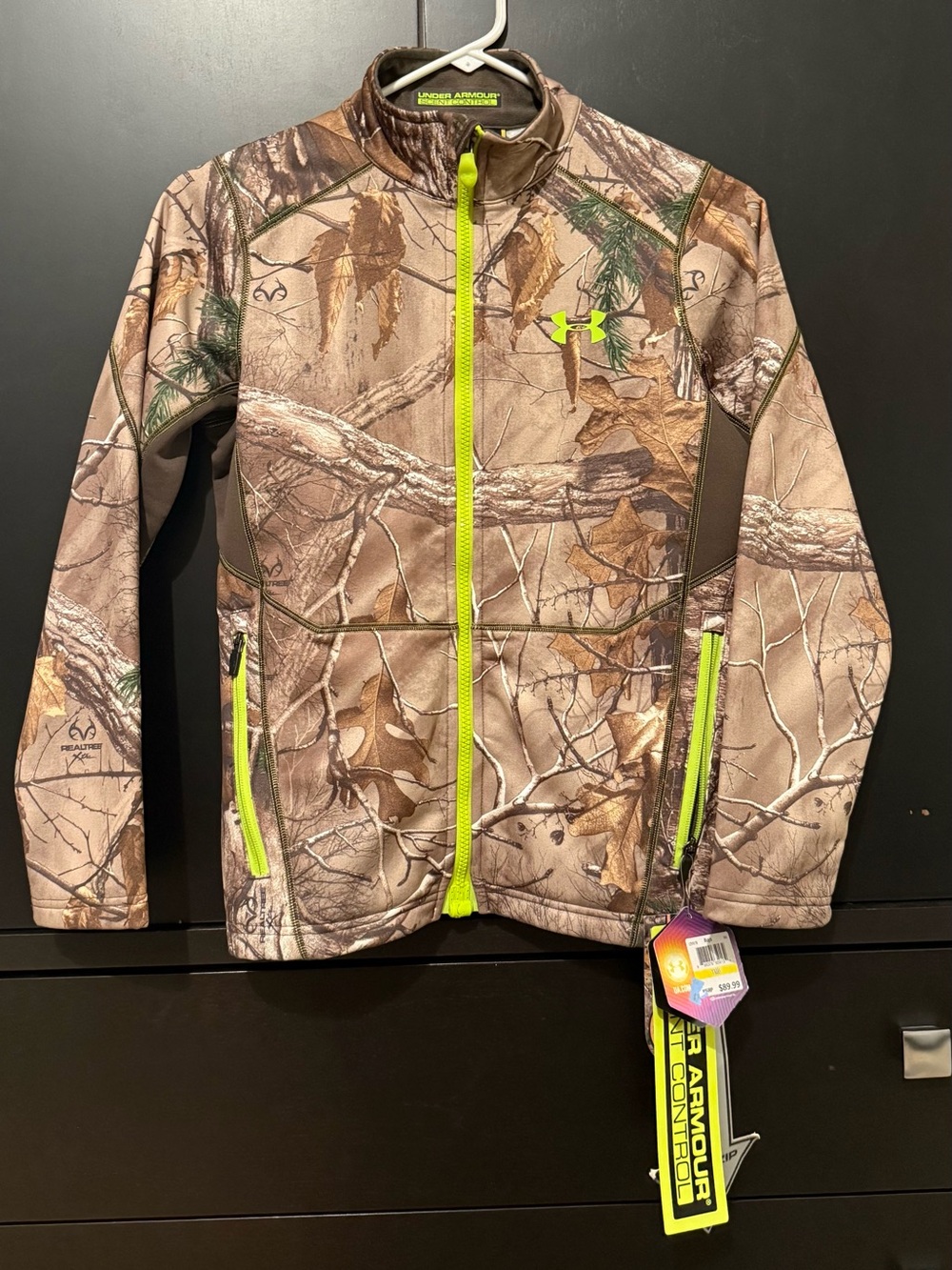 NWT NEW Under Armour Realtree Camo Jacket with Neon Lime Accents Junior youth M